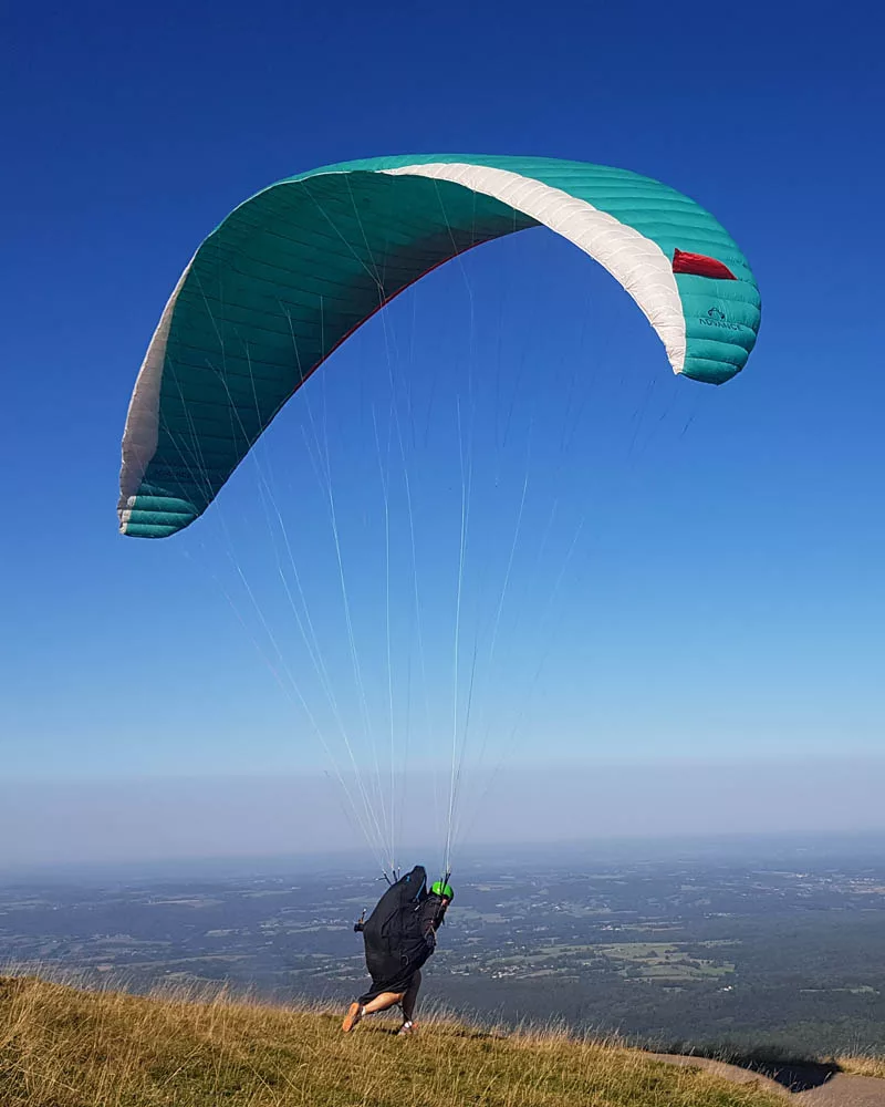 Parapente au sommet du Puy de Dôme